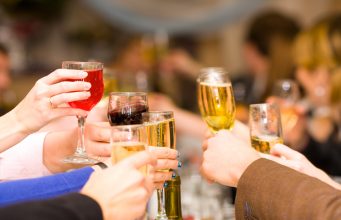 Умеренные дозы алкоголя не снижают риск инсульта и инфаркта Умеренные дозы алкоголя не снижают риск инсульта и инфаркта