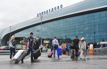 В аэропорту «Домодедово» заработали «алкорамки» для проверки сотрудников В аэропорту «Домодедово» заработали «алкорамки» для проверки сотрудников