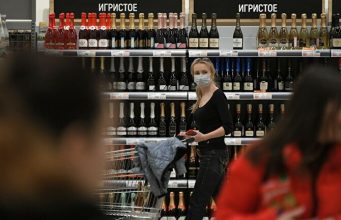 Правительство попросили ограничить продажу алкоголя из-за коронавируса