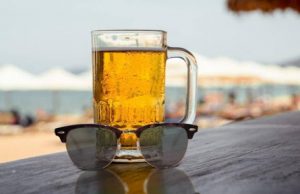 От инфаркта до Альцгеймера: чем опасен алкоголь в жару