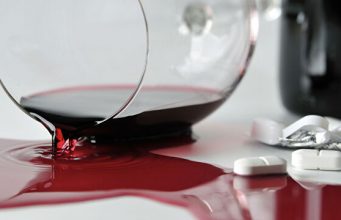 Врач развеял мифы о сочетании антибиотиков и алкоголя