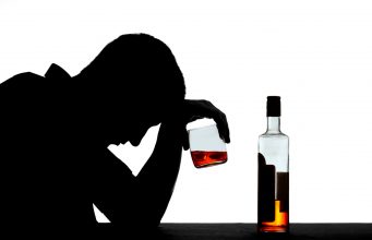 Почему у алкоголиков происходят срывы? Комментирует нарколог