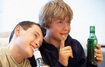 Названа главная опасность безалкогольного вина и пива