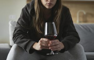 Что такое дранкорексия и почему некоторые люди отказываются от еды в пользу алкоголя